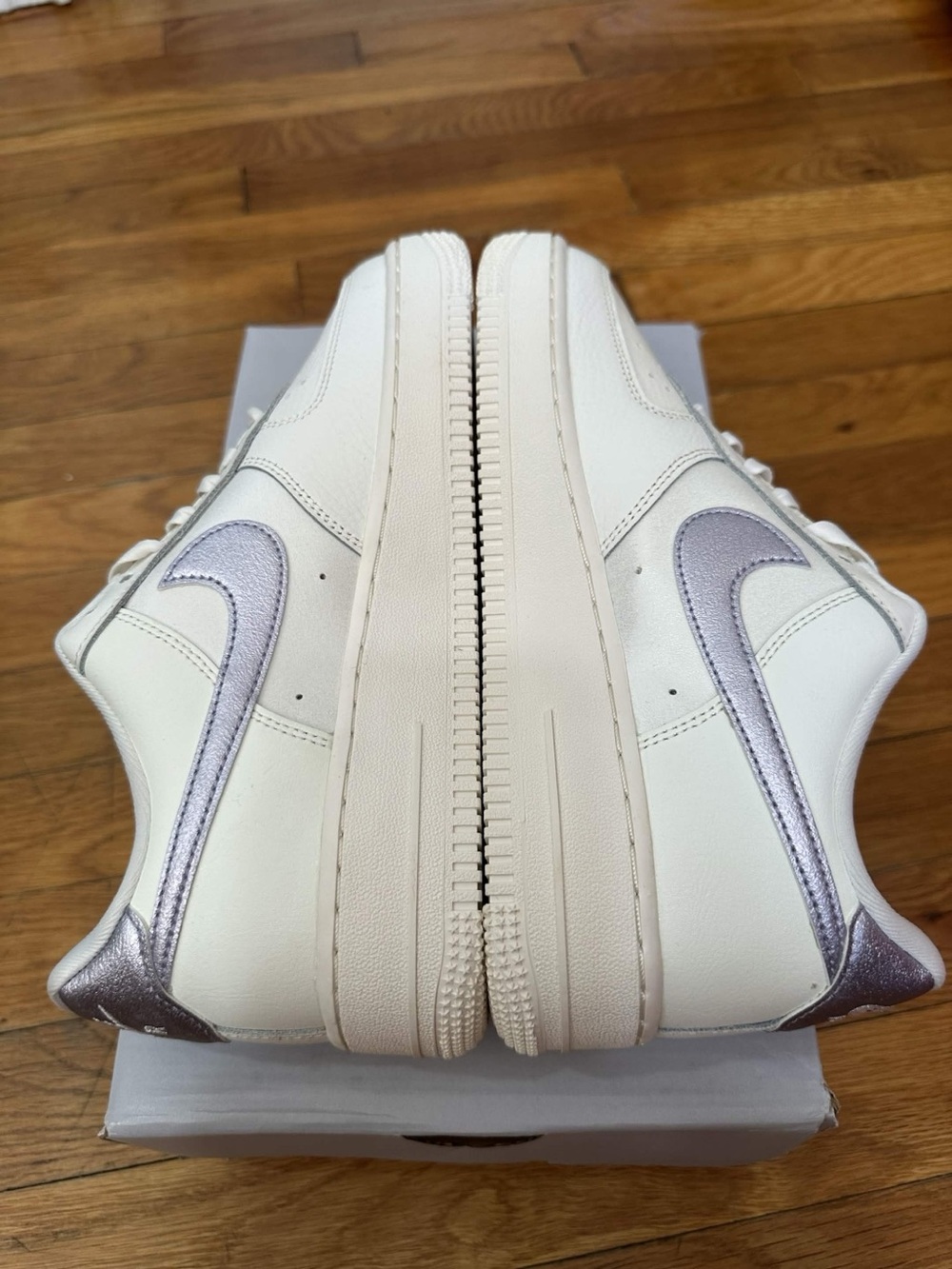 *Slightly Used* Nike Air Force Women White Purple (DV7470-100) Size 8W - Picture 5 of 11